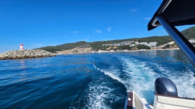 Sesimbra: Rote of Wonders/ Private Boat Tour Along the Cost - Participant Restrictions