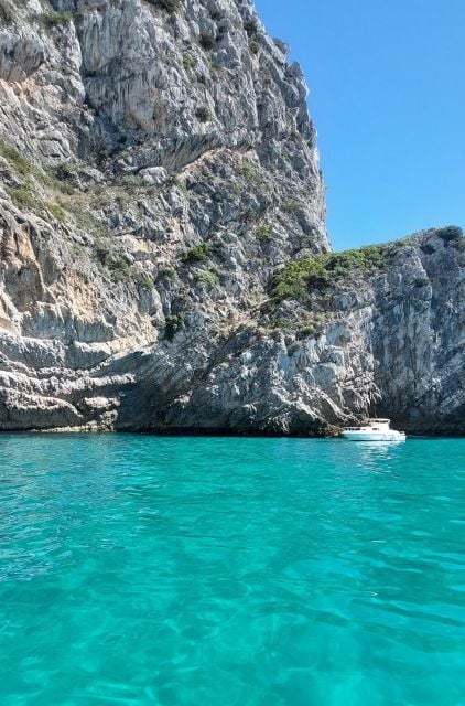 Sesimbra: Secret Bays and Beaches Boat Tour With Snorkeling - Tour Highlights