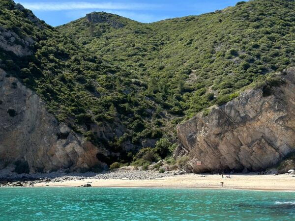 Sesimbra: Secret Beaches and Caves - Frequently Asked Questions