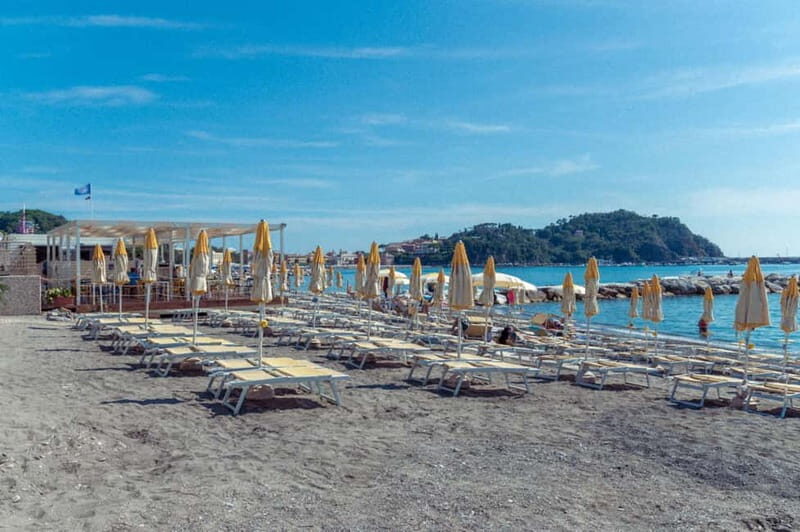 Sestri Levante: Beach day with sunbeds and umbrella - sector 3 - Good To Know