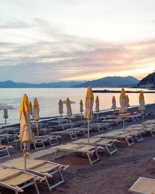 Sestri Levante: Beach day with sunbeds and umbrella - sector 3 - The Value of the Experience