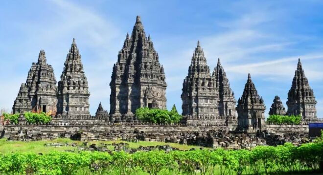 Setumbu Sunrise Borobudur, and Prambanan, With Lunch Option - Prambanan: Magnificent Hindu Temple Complex