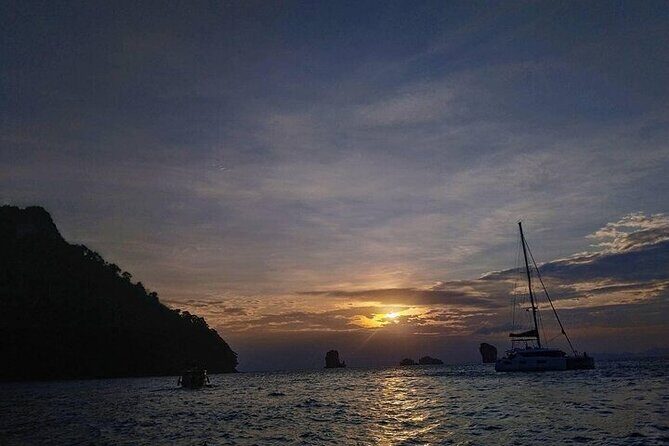 Seven Islands Sunset Tour with Dinner & Snorkelling by speedboat - FAQ