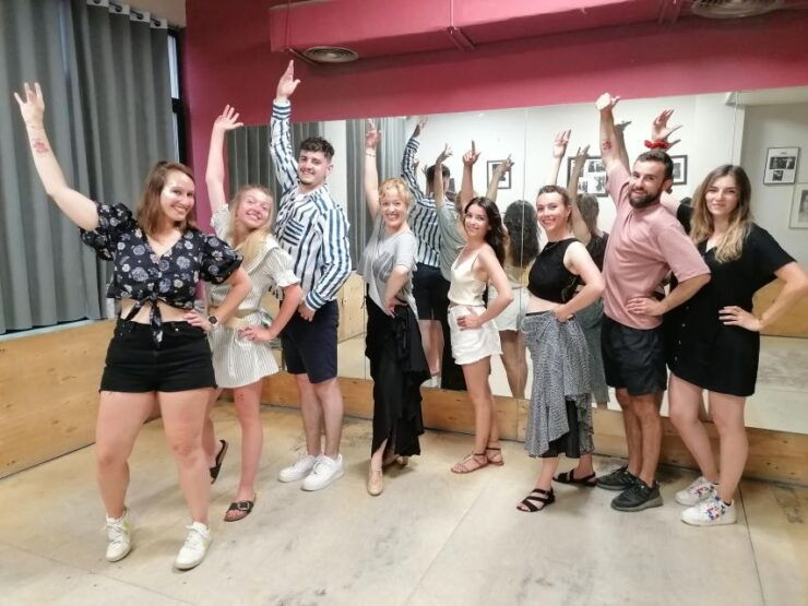 Sevilla: Flamenco Class Experience - Activity Description