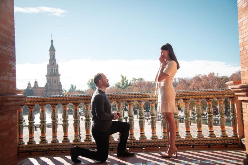 Sevilla: Surprise Proposal Photoshoot With a Photographer - Photography Options