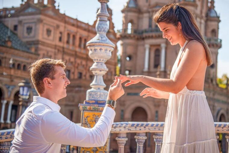 Sevilla: Surprise Proposal Photoshoot With a Photographer - Photography Package