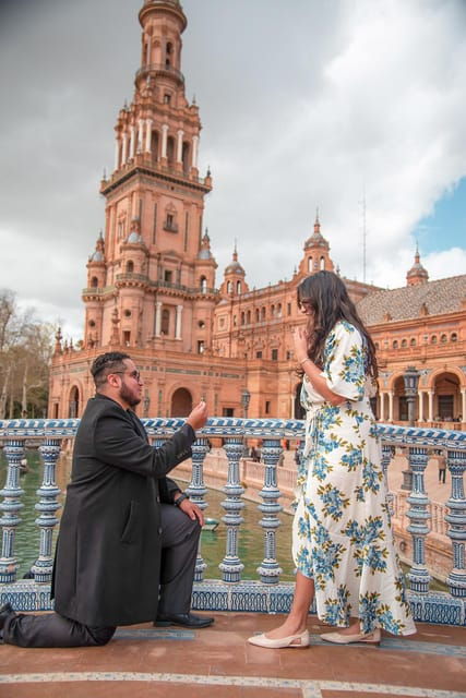 Sevilla: Surprise Proposal Photoshoot With a Photographer - Capturing Iconic Locations