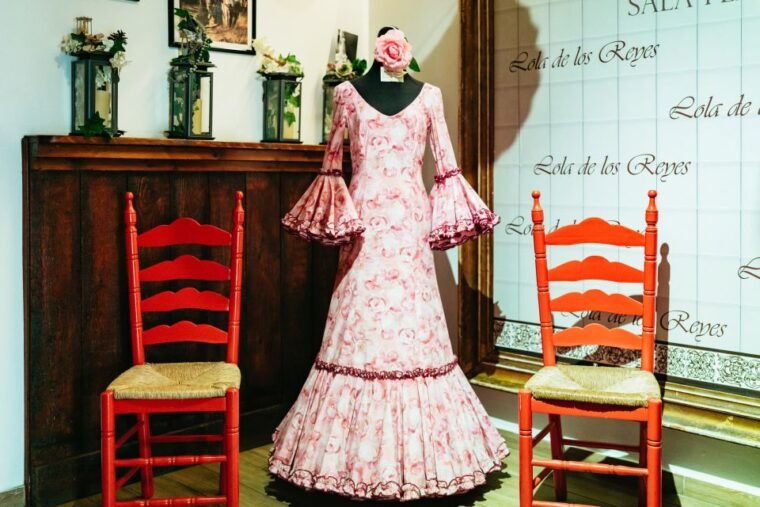Seville: Baraka Sala Flamenca Show With Drink in Triana - Interaction With Performers