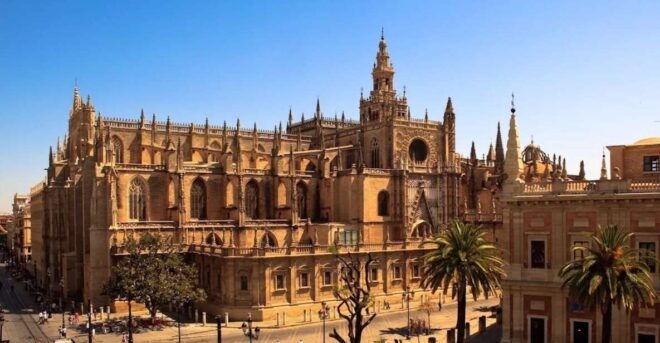 Seville: Cathedral and Giralda Tower Guided Tour and Tickets - Languages Available