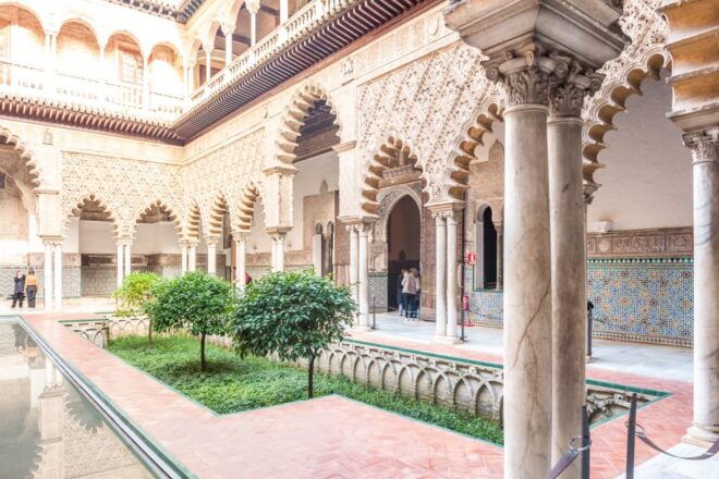 Seville: Cathedral, Giralda & Alcazar Entry With Guided Tour - Inclusions