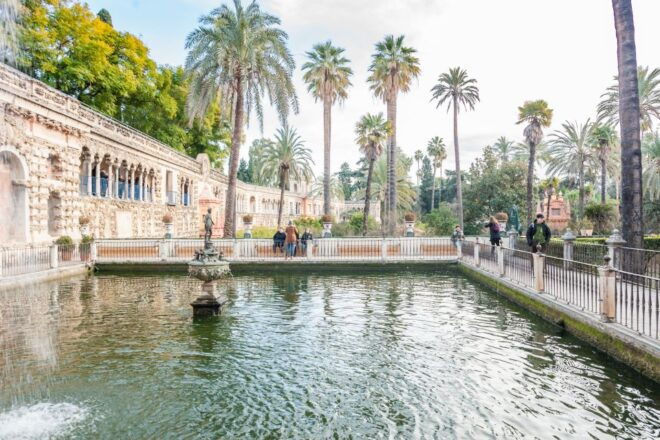 Seville: Cathedral, Giralda & Alcazar Entry With Guided Tour - Selecting Participants and Date