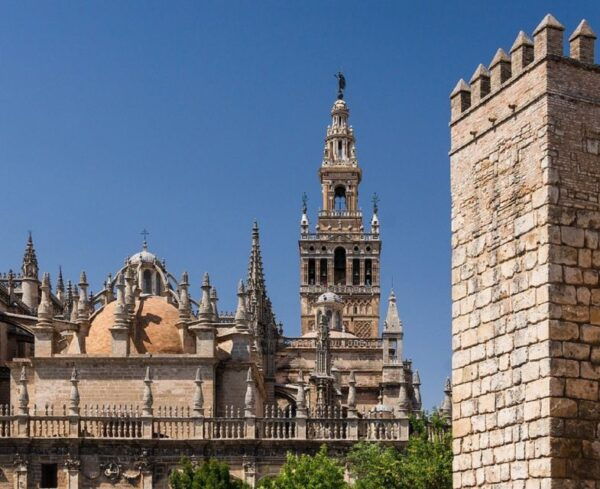 Seville: Cathedral, Giralda and Alcázar 3.5-Hour Guided Tour - Common Questions