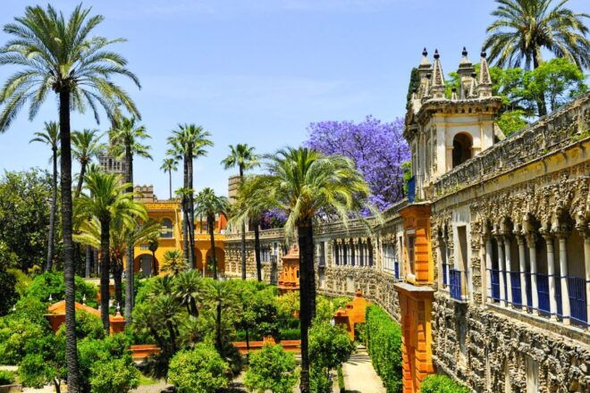 Seville: Cathedral, Giralda, and Royal Alcázar Guided Tour - Detailed Description