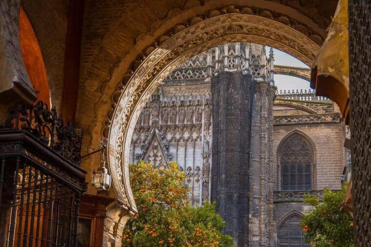 Seville Cathedral & Giralda Guided Tour: Skip-the-Line Entry - Architectural and Historical Significance