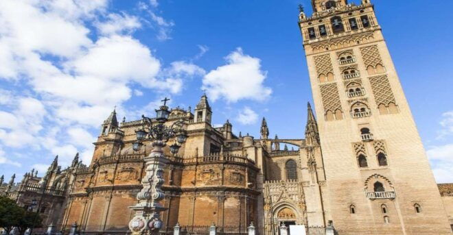 Seville: Cathedral & Giralda Guided Tour With Entry Tickets - Highlights of the Tour Experience