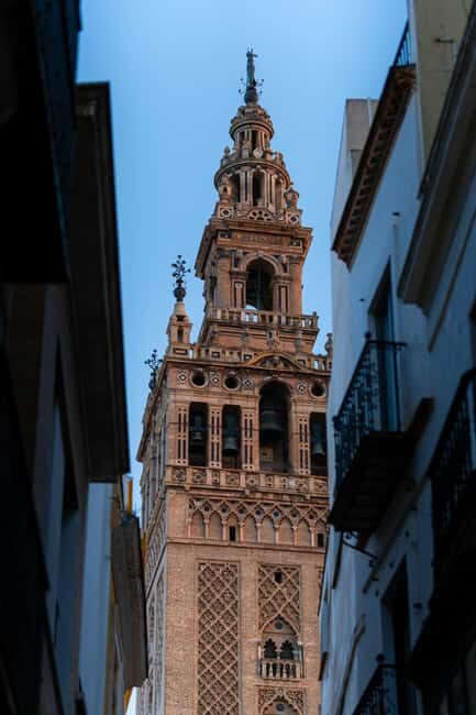 Seville: Cathedral & La Giralda Guided Tour with Tickets - A Closer Look at the Experience