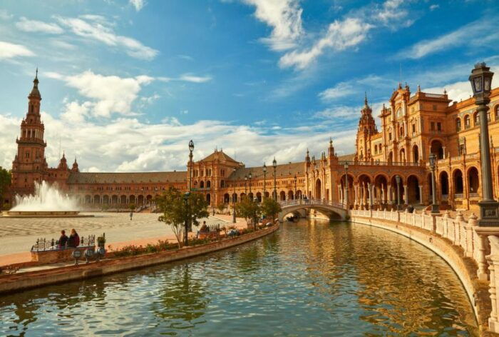 Seville Centre in 1 Day: Walking Tour With Digital Guide - Discovering Hidden Gems in Seville