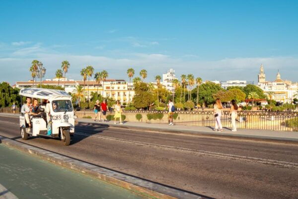Seville: City Tour by Private Eco Tuk Tuk - Itinerary