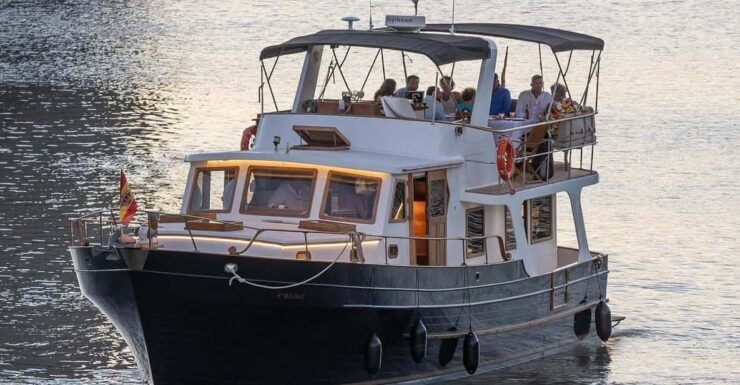 Seville: Crossing the Guadalquivir River by Yacht - Sights Along the Guadalquivir