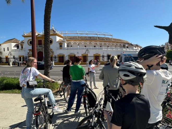 Seville: Dutch Cycling Highlights Tour With Local Guide - Inclusions