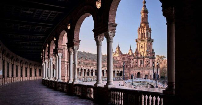 Seville: First Discovery Walk and Reading Walking Tour - Description