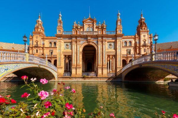 Seville: First Discovery Walk and Reading Walking Tour - The Sum Up