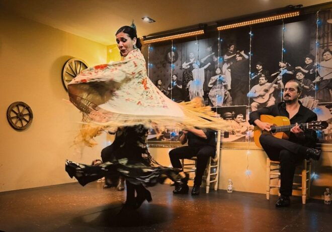 Seville: Flamenco Show With Drink at Tablao La Cantaora - Refreshments During the Show