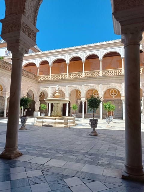 Seville: Guided Visit of the Casa De Pilatos With Entrance Tickets - Location and Accessibility