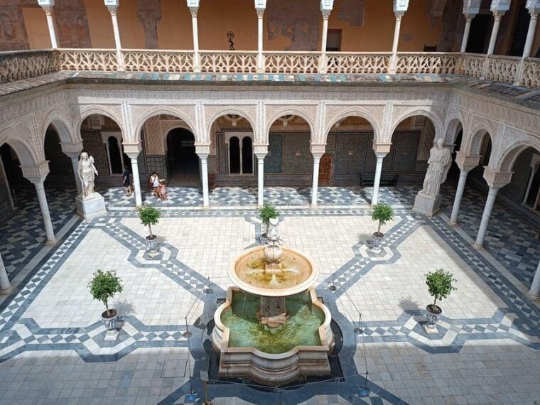 Seville: Guided Visit of the Casa De Pilatos With Entrance Tickets - Architectural Significance