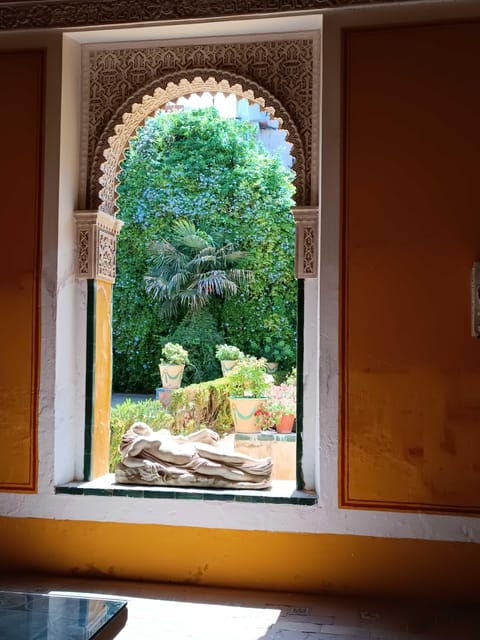 Seville: Guided Visit of the Casa De Pilatos With Entrance Tickets - Tour Itinerary