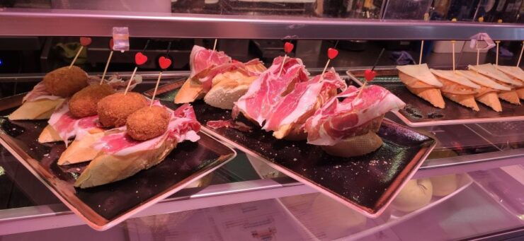 Seville: Historical Walking Tour With Wine and Tapas - Activity Details