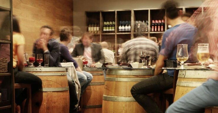 Seville: Historical Walking Tour With Wine and Tapas - Experience Highlights