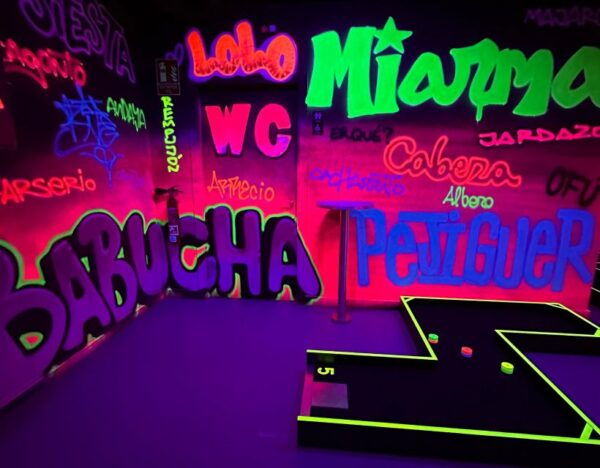 Seville: Indoor UV 15 Hole Minigolf Experience - Customer Ratings and Reviews