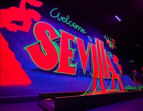 Seville: Indoor UV 15 Hole Minigolf Experience - UV Artwork and Neon Effects
