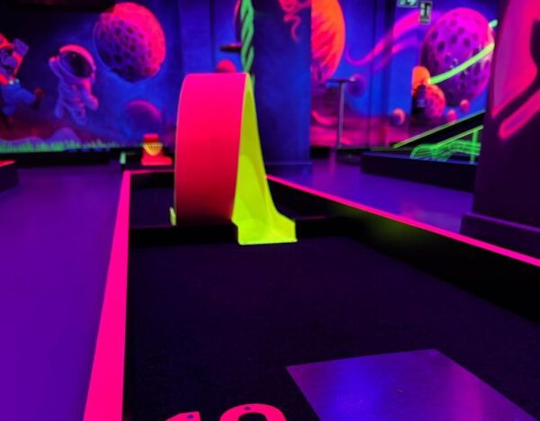 Seville: Indoor UV 15 Hole Minigolf Experience - UV Putter Sizes for Children