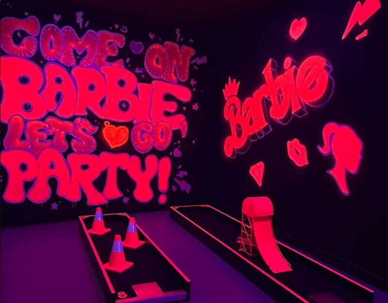 Seville: Indoor UV 18 hole Minigolf Experience - Reviews & Authentic Insights