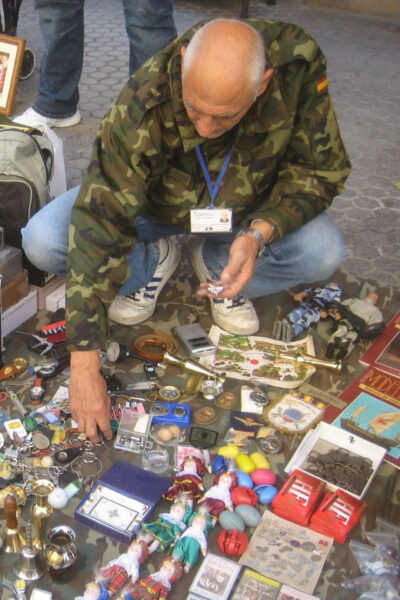 Seville: Off the Beaten Path & Market Walking Tour - Language Options