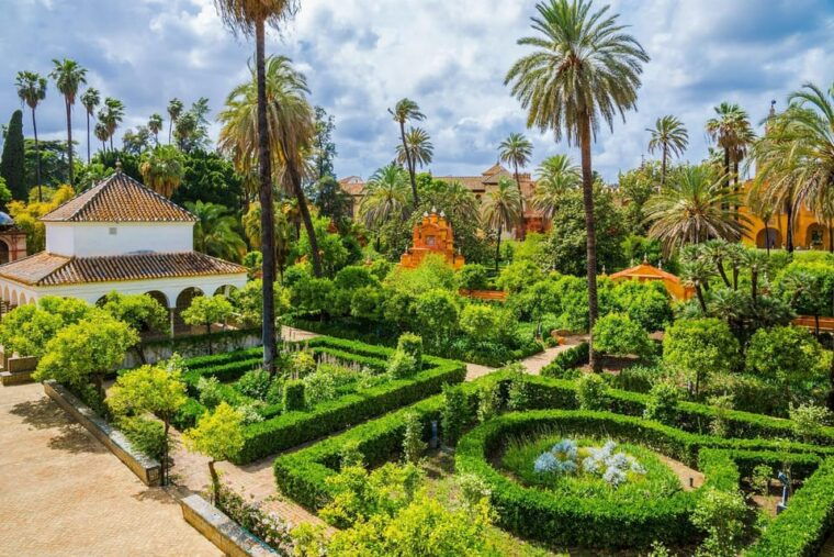 Seville: Priority Access Cathedral, Giralda & Alcázar Tour - Historical Insights