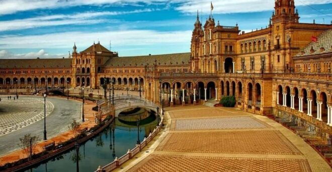 Seville : Private Bike Tour With A Guide - Experience and Customization