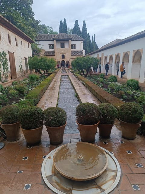 Seville: Private Day Trip to Granada With Alhambra Entry - Exploring the Albaycin Neighborhood