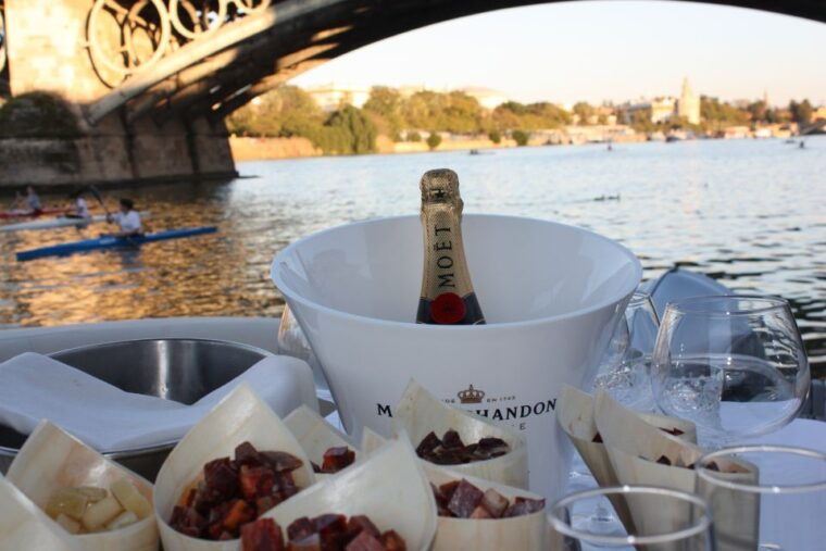 Seville: Private River Cruise Lunch or Dinner and Drinks - Included in the Package