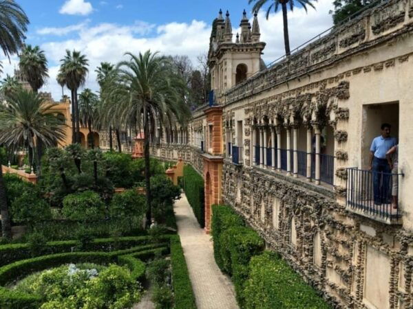 Seville: Private Tour Cathedral, Alcazar & Santa Cruz - Guided Service Details