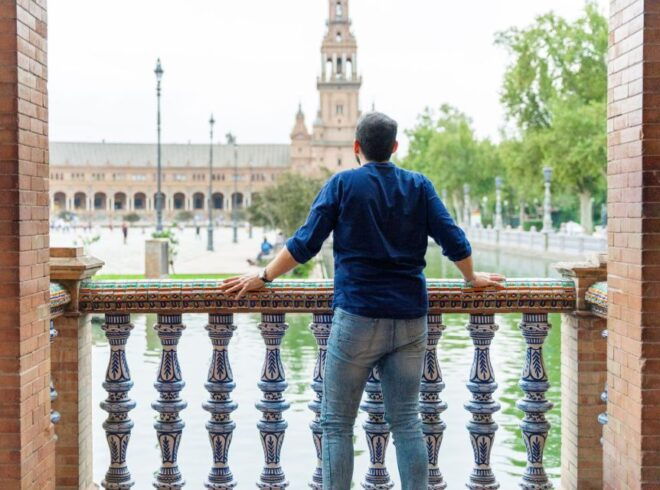 Seville: Professional Photoshoot at Plaza De España - Full Description