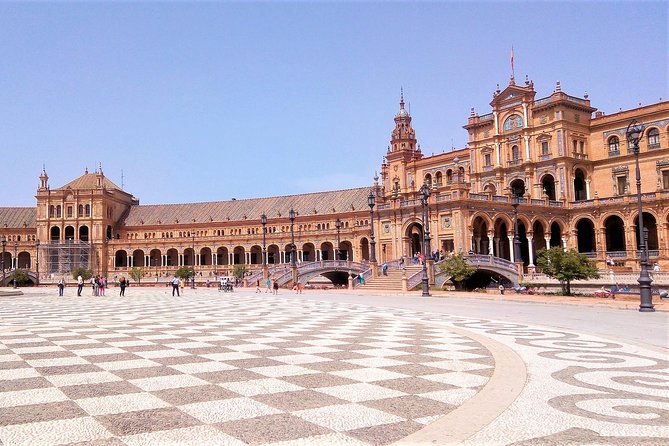 Seville Quick Overview: Highlights Walking Tour With Local Guide - Local Guide Expertise