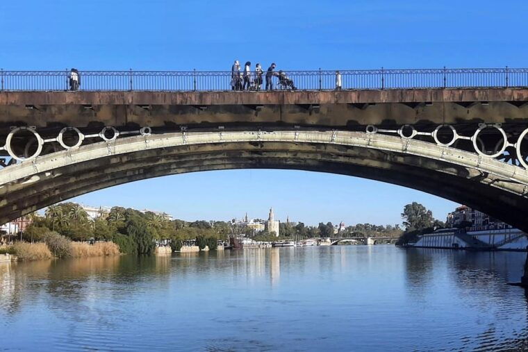 Seville: Restaurant Boat Ride on the Guadalquivir River With Lunch/Dinner - Boat and Crew Details