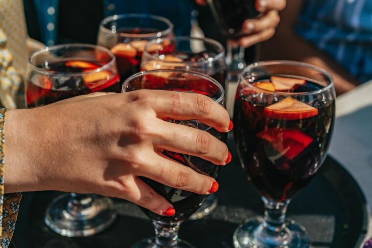 Seville: Sangria Tasting Experience - White Wine Sangria