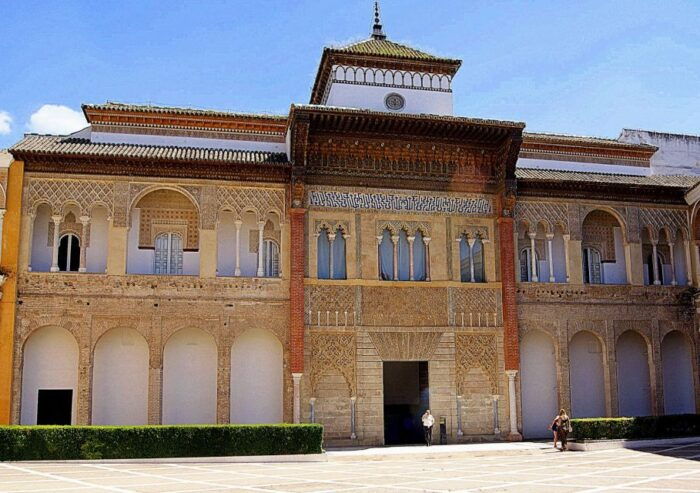 Seville: Small-Group Alcázar Guided Tour & Entry Ticket - Exploring the Alcázars Architectural Styles