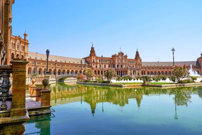 Seville: Small-Group City Highlights Walking Tour - Iconic Landmarks