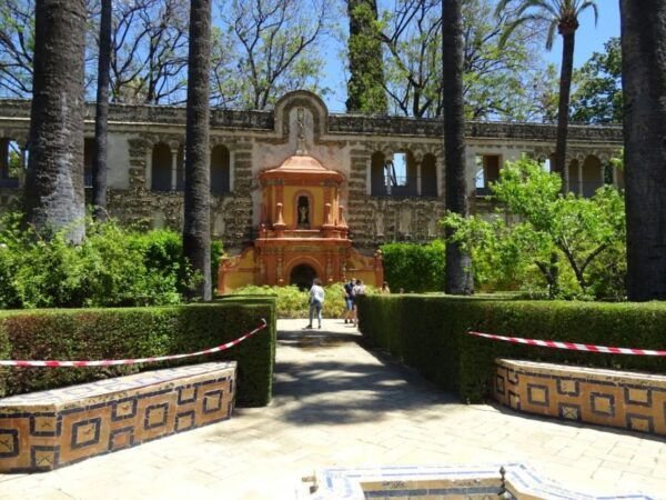 Seville: Small Group Guided Alcázar Tour With Entry Ticket - Security and Entrance Procedures
