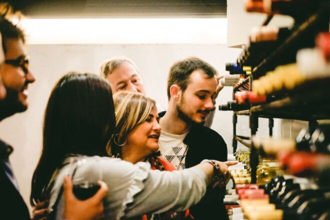 Seville: Small Group Jewish Quarter Tour With Tapas & Drinks - Experience